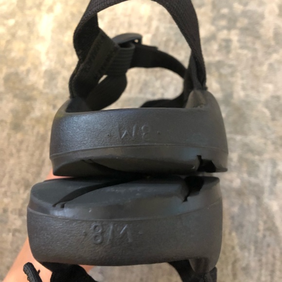 Chacos women’s Z/2 Classic black, size 8 regular - Picture 6 of 6